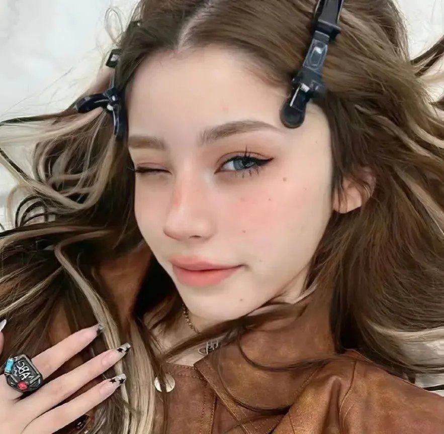 庭院里的女人